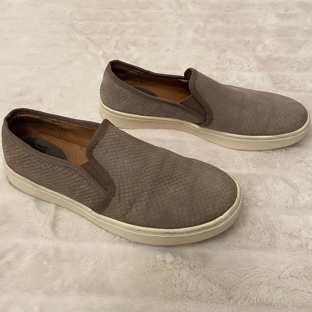 ~~~SOLD~~~ Sofft Somersault Slip-On Sneaker, Size 8 - Picture 6 of 16